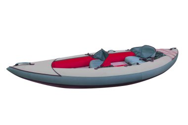 Şişme kano beyaz bir arkaplanda izole edilmiş.