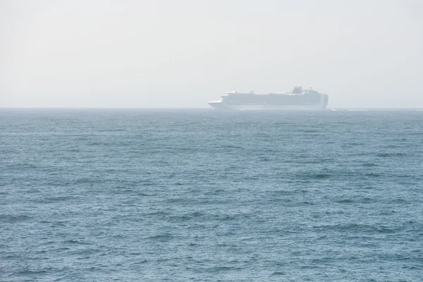 Cruise ship in the ocean — Stock Photo, Image