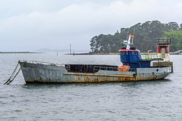 Oude visserij trawler verankerd — Stockfoto