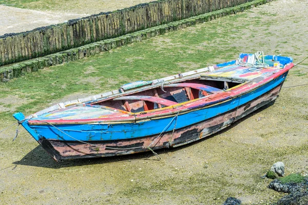 Fischerboot auf einem Liegeplatz — Stockfoto