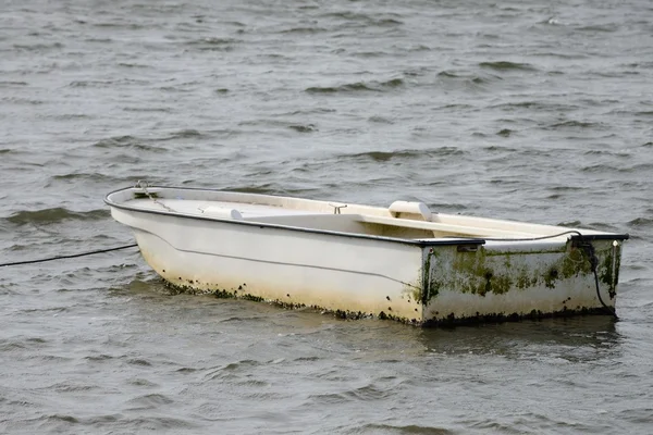 Barco de pesca en un amarre Imagen de archivo