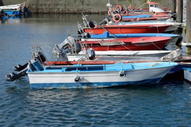 bir demirleme teknede Balık tutma