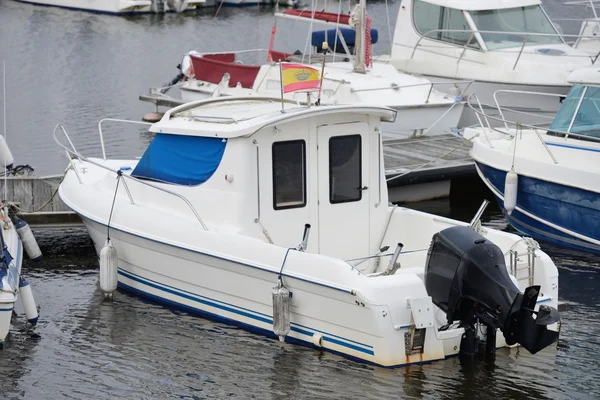 Båtar i hamn — Stockfoto