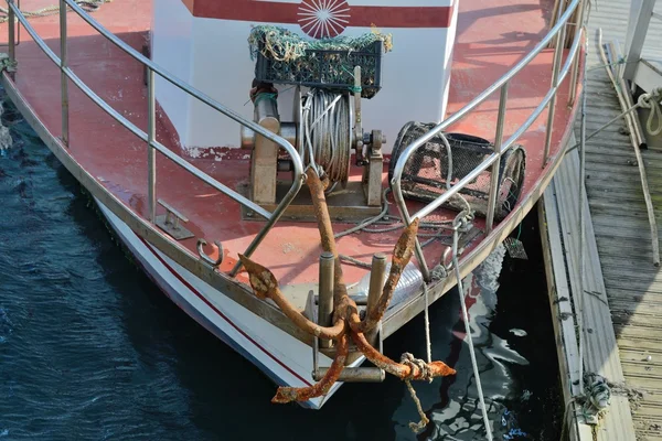 Velho arrastão de pesca ancorado — Fotografia de Stock