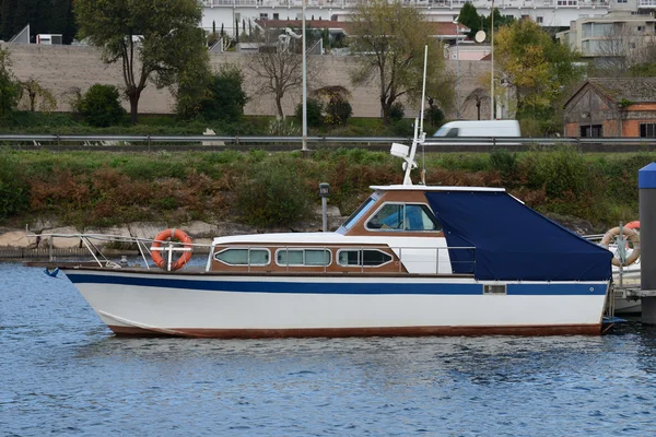 Yachten im Hafen — Stockfoto