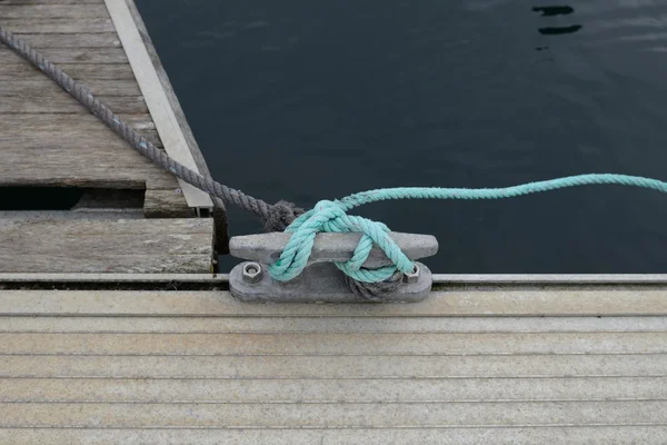 Pilonas en el muelle primer plano —  Fotos de Stock