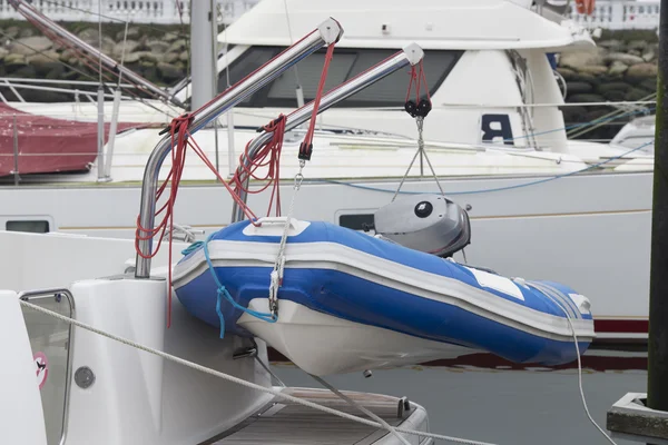 Fischerboot auf einem Liegeplatz — Stockfoto