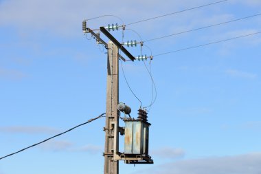 gökyüzü güç hatları