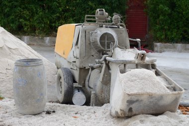 küçük sokak kamyonu inşaat işi için