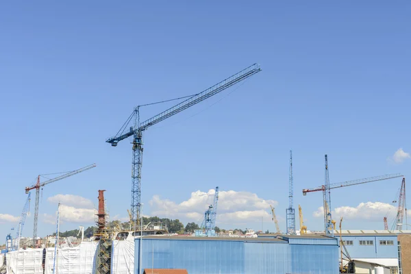 Tall crane on background of the sky — Stock Photo, Image