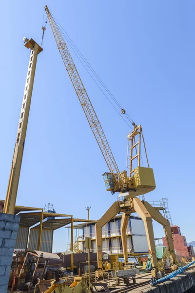 Tall crane on background of the sky — Stock Photo, Image
