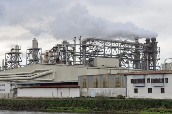 Exterieur einer Industriefabrik — Stockfoto