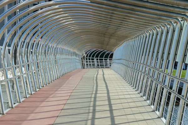 Durchfahrt auf der Brücke, Perspektive — Stockfoto