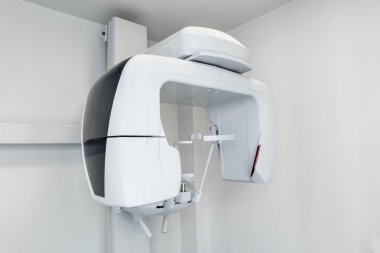 Diş kliniğinde röntgen cihazı var.