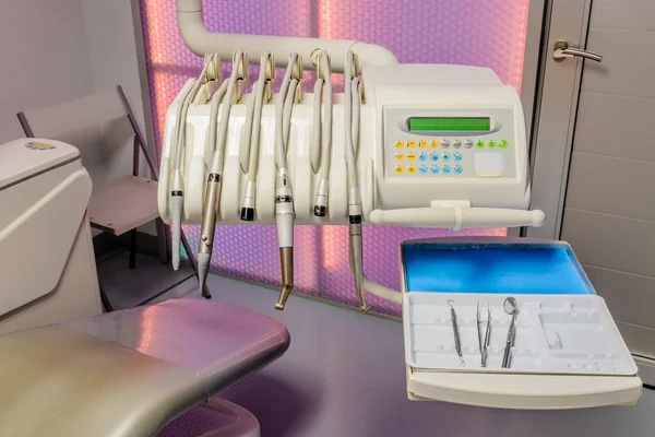 Sprzęt w klinice dentystycznej — Zdjęcie stockowe