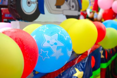 çok renkli balonları tatil kapanır