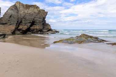 okyanusun üzerinde sörf