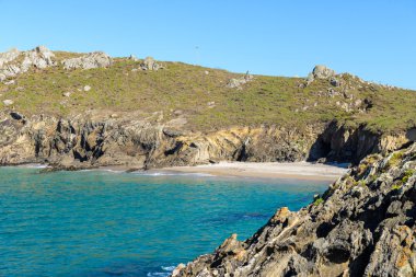 okyanusun üzerinde sörf