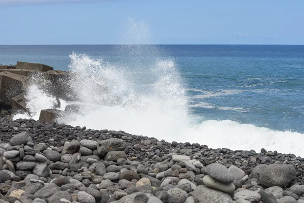 Surfar no oceano — Fotografia de Stock