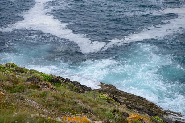 Surfen auf dem Ozean — Stockfoto