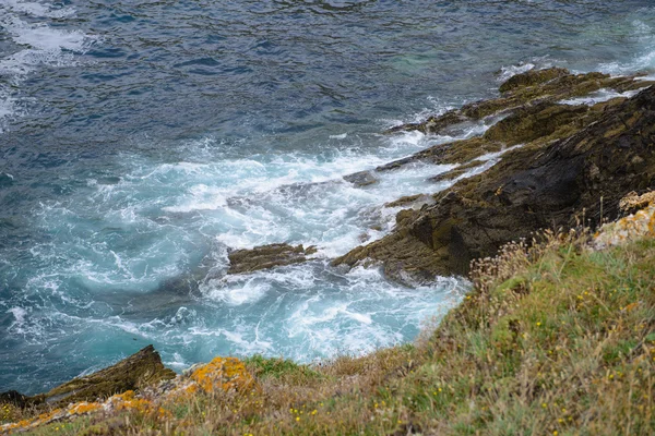 Surfen auf dem Ozean — Stockfoto