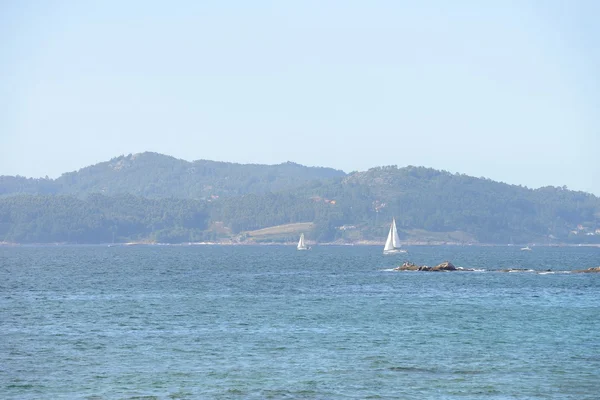 okyanusun üzerinde sörf