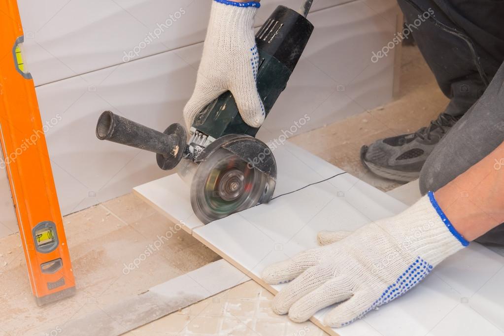 Как отрезать кафельную плитку. Фигурная резка кафельной плитки. Как отрезать кафельную плитку. Реноватор для резки плитки. Резка керамической плитки стеклорезом.