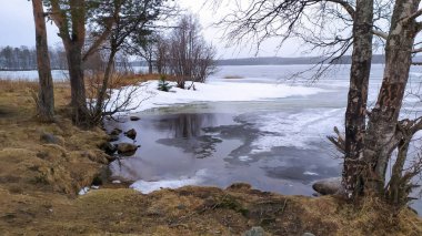 Buz çoktan kıyıdan uzaklaştı..
