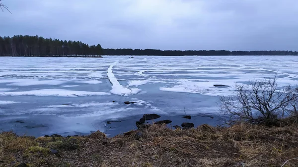 Het Ijs Weg Van Kust Donker Water — Stockfoto