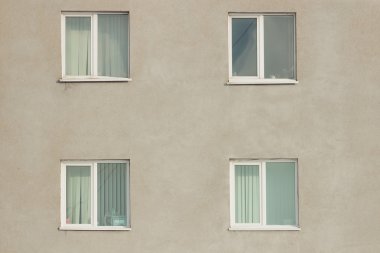 Beyaz duvardaki modern penceresinin doku