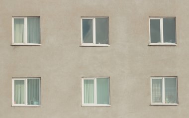 Beyaz duvardaki modern penceresinin doku