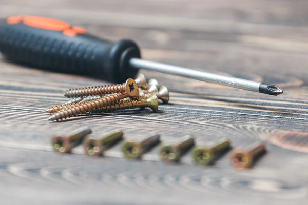 Screw driver on wooden matting — Stock Photo, Image