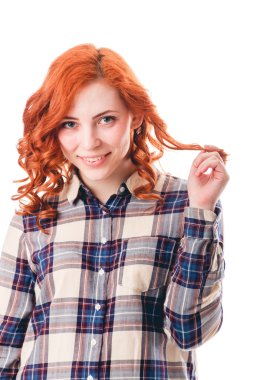 Mutlu genç kız üzerinde beyaz arka plan ayakta