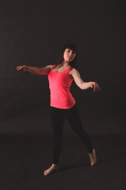 Dans genç güzel kadın portresi