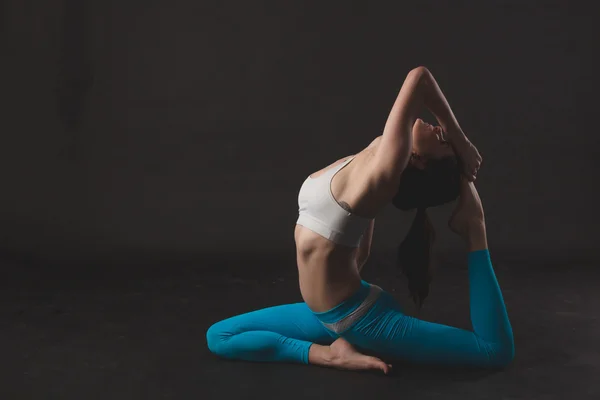 güzel sportif yogi kız uygulamaları yoga asana