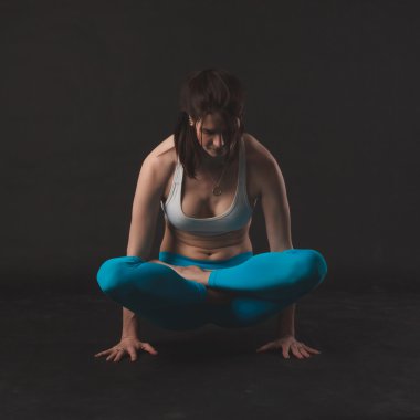 güzel sportif yogi kız uygulamaları yoga asana