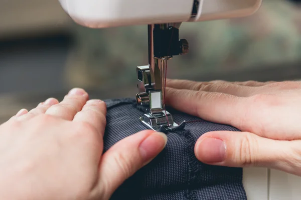 Hands of young girl on sewing machine — Stock Photo, Image