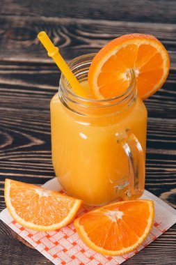 Orange, kulak, suyu. Sağlıklı yaşam konsepti