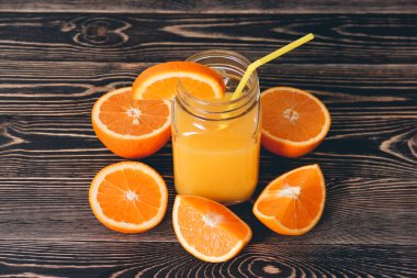 Orange, kulak, suyu. Sağlıklı yaşam konsepti