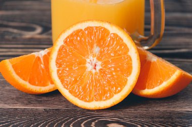 Orange, yarım, kulak. Sağlıklı yaşam konsepti