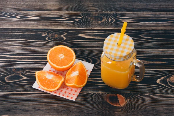 Naranja, Lóbulo, Zumo. Concepto de estilo de vida saludable — Foto de Stock