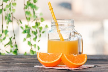 Orange, kulak, suyu. Sağlıklı yaşam konsepti