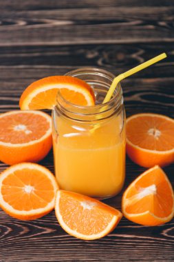 Orange, kulak, suyu. Sağlıklı yaşam konsepti