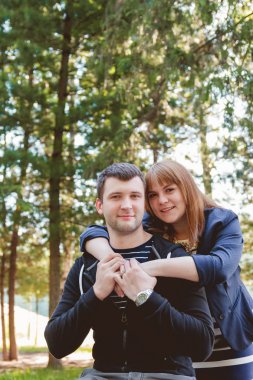 Romantik Çift olarak birlikte Huging seviyorum