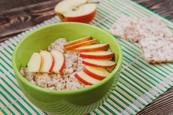 Oatmeal Porridge with Apple Slices in Green Bowl — Stock Photo, Image