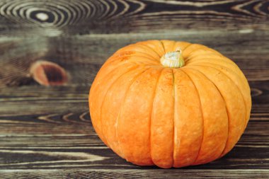 Ahşap zemin üzerinde kabak