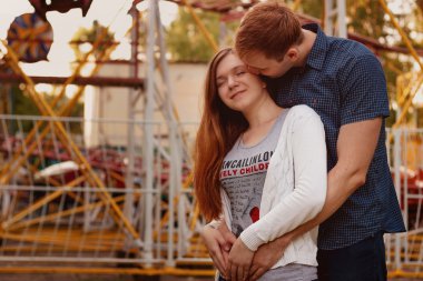 Hoş bir çift huging