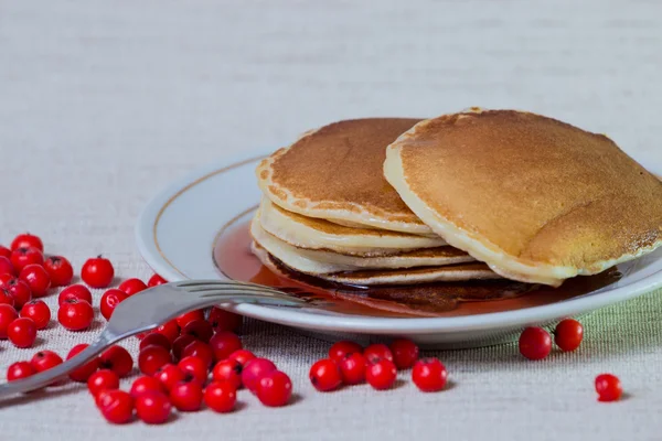 Stapel pannenkoeken, Ontbijt op tafel — Stockfoto