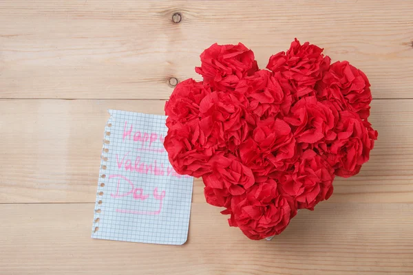 Otrokyně květy v rámečku s kartou valentine na hnědé pozadí — Stock fotografie