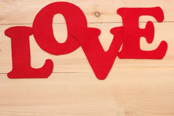 Знак любви на деревянном фоне — стоковое фото